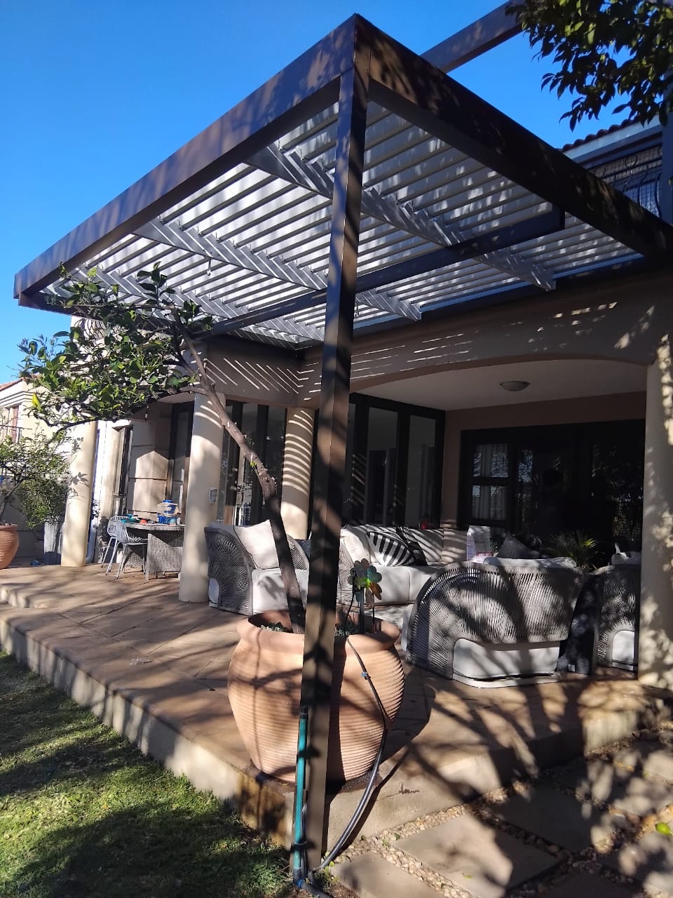 Bronze Louvre over Braai Area
