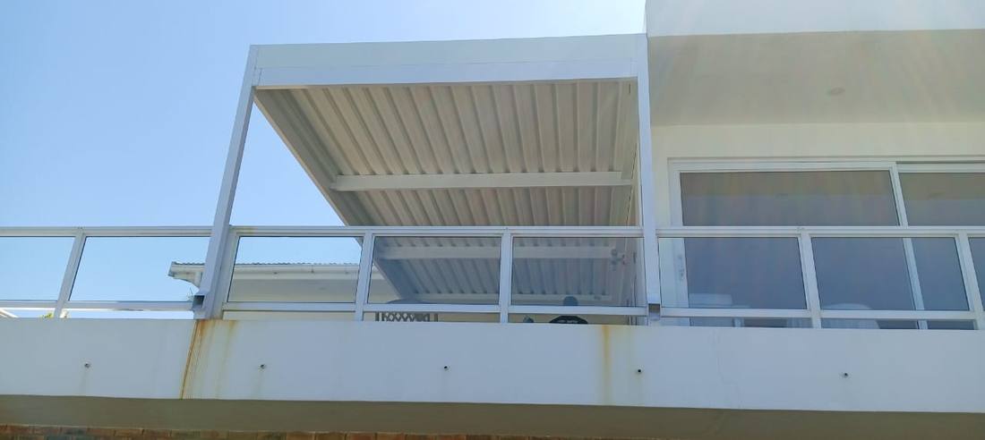 Fixed sheeted awning on the same house the Cintsa terrace