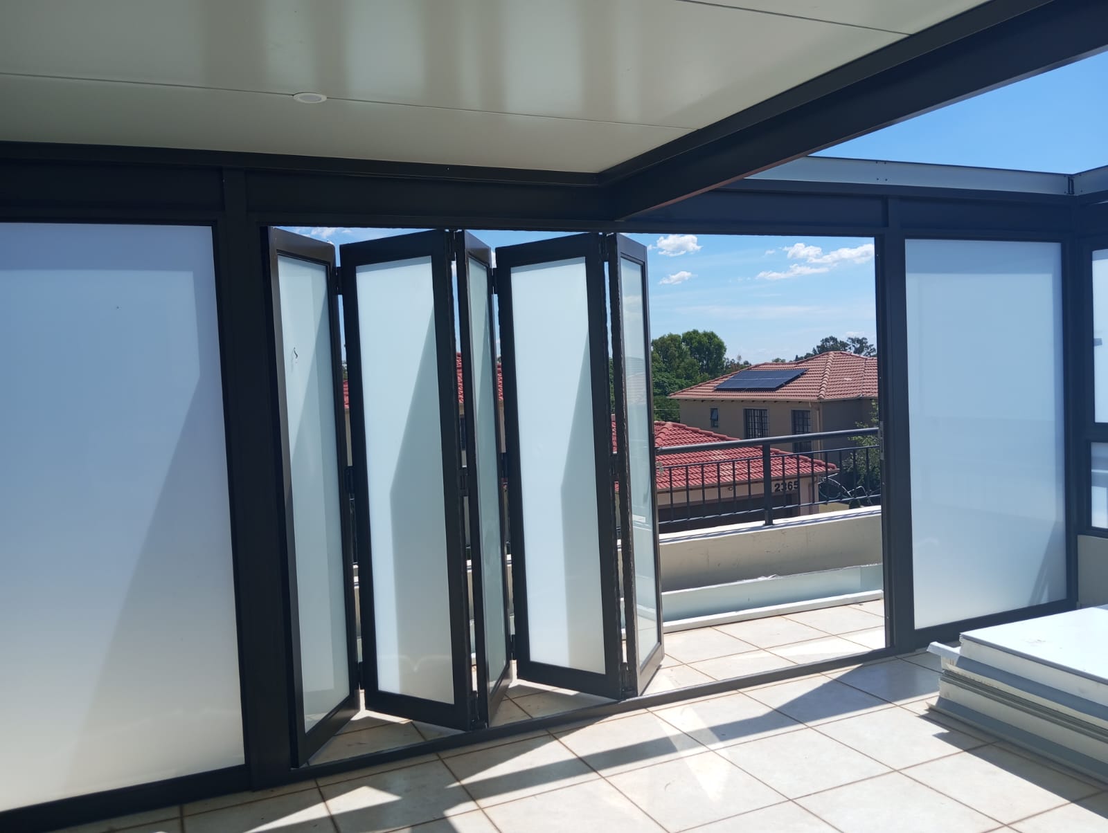 Aluminium stack folding doors
